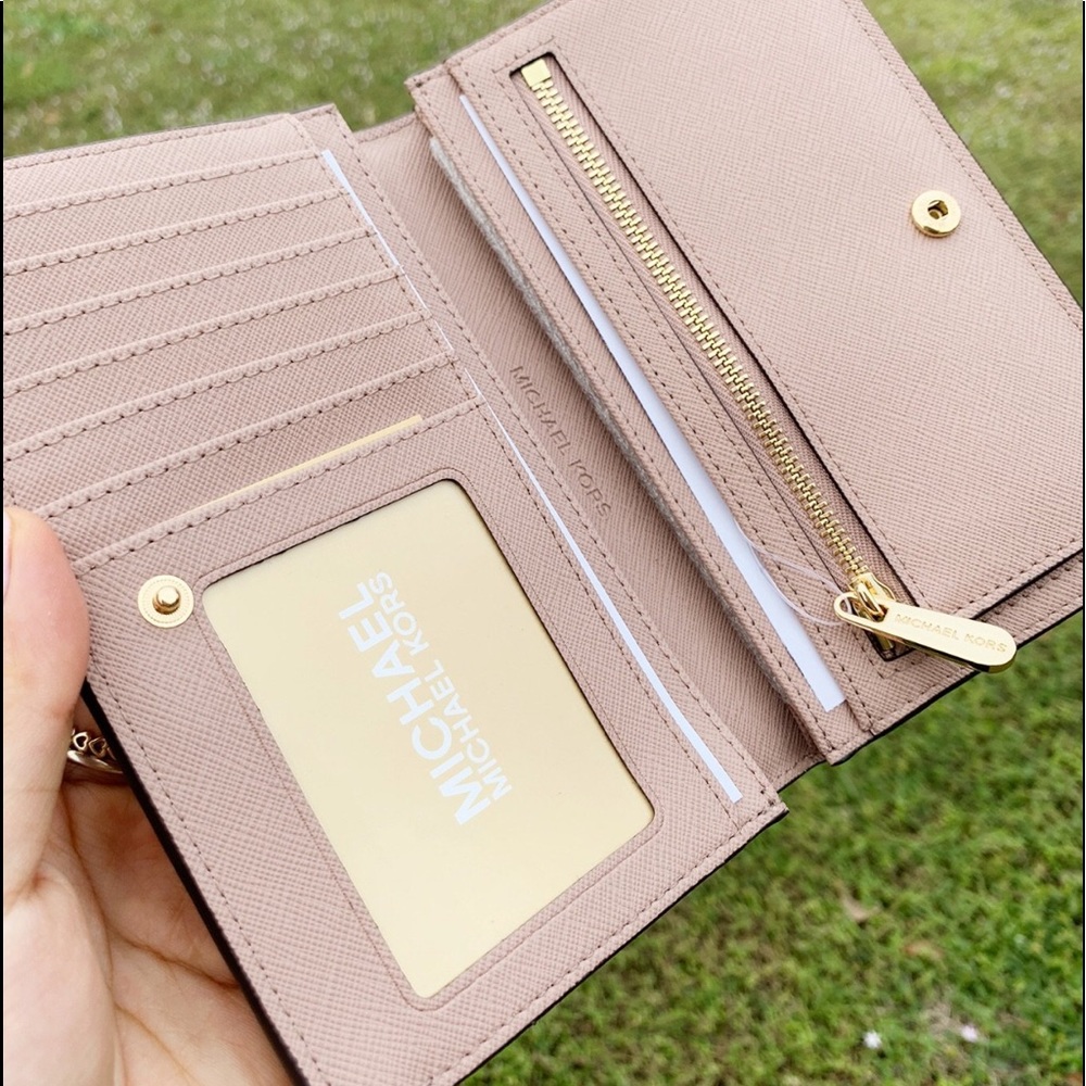 Gaby’sBags👜💕NWT Michel Kors Crossbody&Wallet SET - Picture 3 of 7
